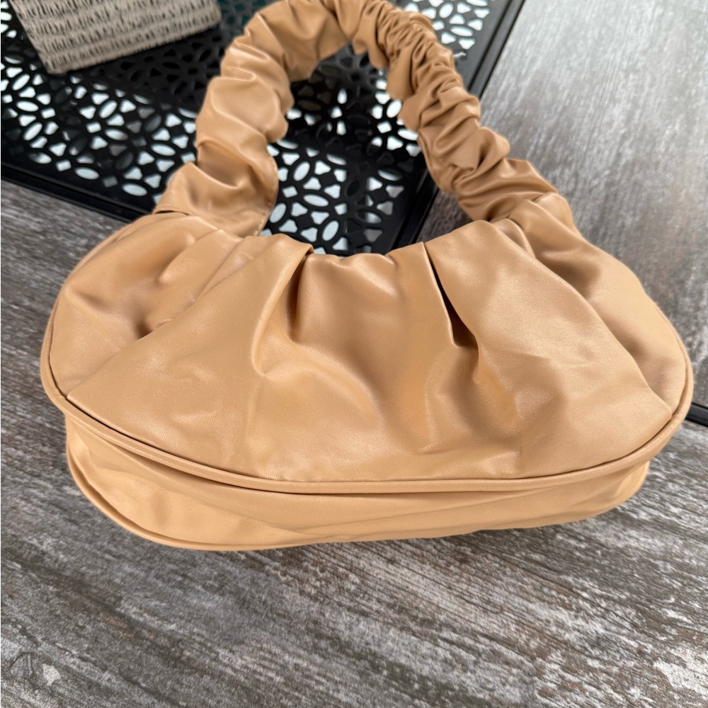 Tan Ruched Bag🤍 - Picture 3 of 5